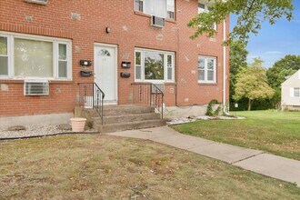 63 Maynard St, Unit 4 in Middletown, CT - Foto de edificio - Building Photo