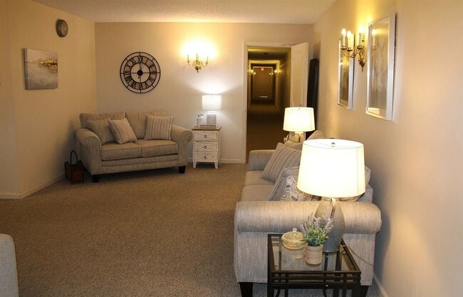 514 E Olive St in Marshalltown, IA - Building Photo - Building Photo