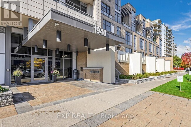 313-1940 Ironstone Dr in Burlington, ON - Building Photo - Building Photo