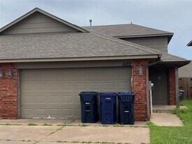 11122 SW 5th St in Yukon, OK - Building Photo