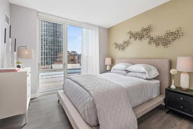 30 W Randolph St in Chicago, IL - Building Photo - Building Photo