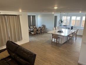 9400 Willow Ter Dr in Shafter, CA - Building Photo - Building Photo