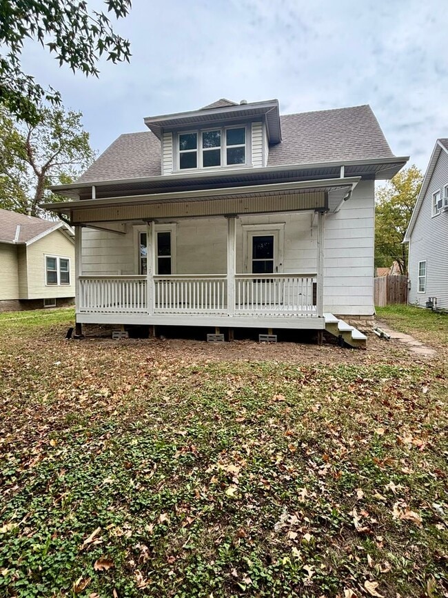 614 Bluemont Ave in Manhattan, KS - Building Photo - Building Photo