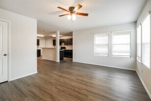 13939 Westfield Dr in Willis, TX - Building Photo