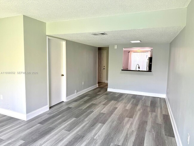 3872 NW 90th Ave in Sunrise, FL - Building Photo - Building Photo