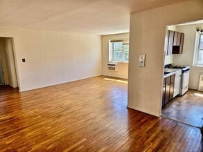 100 Lincoln Ave, Unit 24C in Mineola, NY - Building Photo - Building Photo