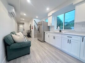 1415 W 35th Pl in Los Angeles, CA - Building Photo