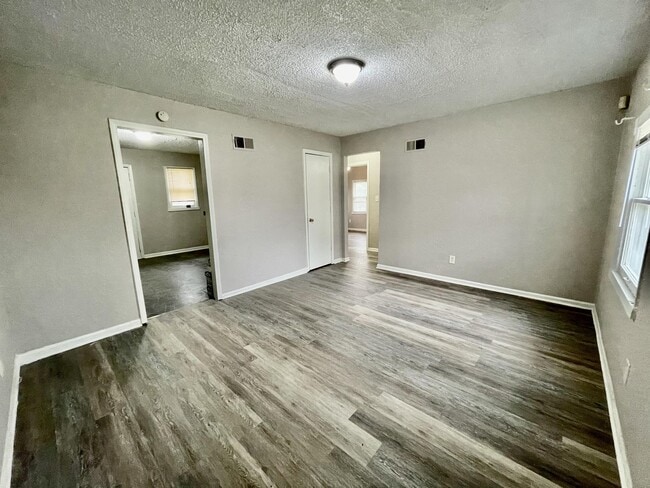 7317 Agnes Ave in Kansas City, MO - Building Photo - Building Photo