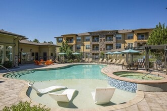 Acadia at Cornerstar Apartments in Aurora, CO - Foto de edificio - Building Photo