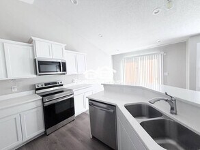 1317 NW 27th St in Ankeny, IA - Foto de edificio - Building Photo