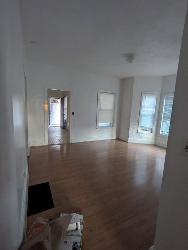 827 Main St, Unit 1