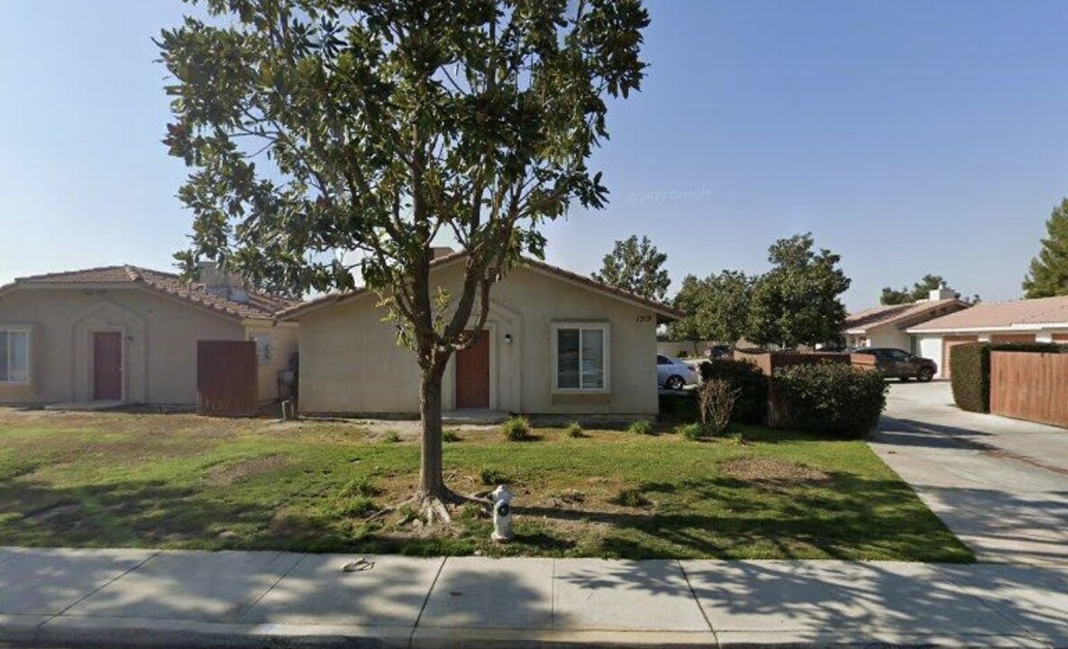 1315 Reddick Ln, Unit 1315 Reddick Lane in Bakersfield, CA - Building Photo