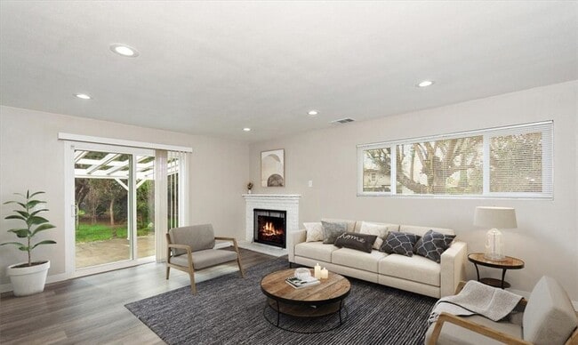 property at 238 E Maple St
