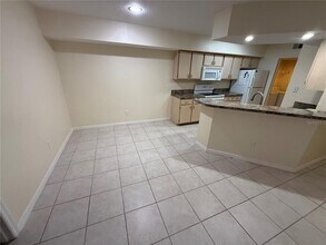 814 Crest Pines Dr in Orlando, FL - Building Photo - Building Photo
