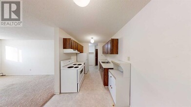 9656-9656 Hillcrest Dr in Grande Prairie, AB - Building Photo - Building Photo