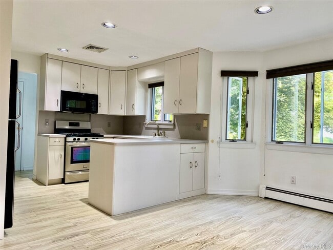 21 Fairway Dr in Centereach, NY - Building Photo - Building Photo