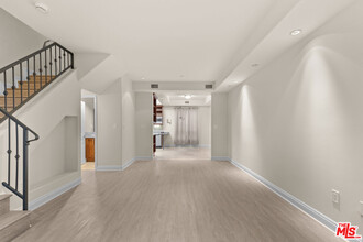 11323 Huston St in Los Angeles, CA - Building Photo - Building Photo
