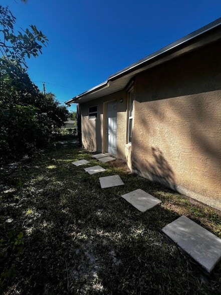 1866 SW Lennox St in Port St. Lucie, FL - Building Photo - Building Photo