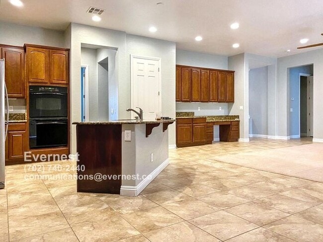 8225 Broad Peak Dr in Las Vegas, NV - Building Photo - Building Photo