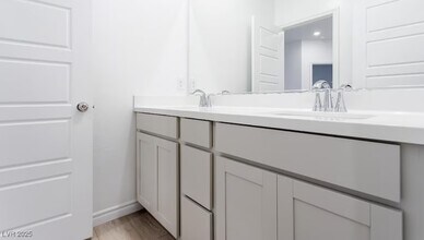 600 Carriage Hill Dr in Las Vegas, NV - Building Photo - Building Photo