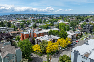 VICTORIA HOUSE CONDOMINIUM in Seattle, WA - Building Photo - Building Photo