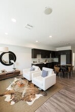14827 Victory in Van Nuys, CA - Foto de edificio - Interior Photo