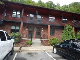 1469 W King St in Boone, NC - Building Photo