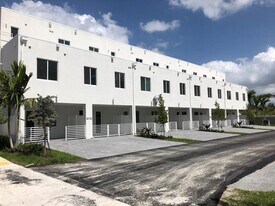 10229 NW 64th Ter, Unit #107 in Doral, FL - Building Photo