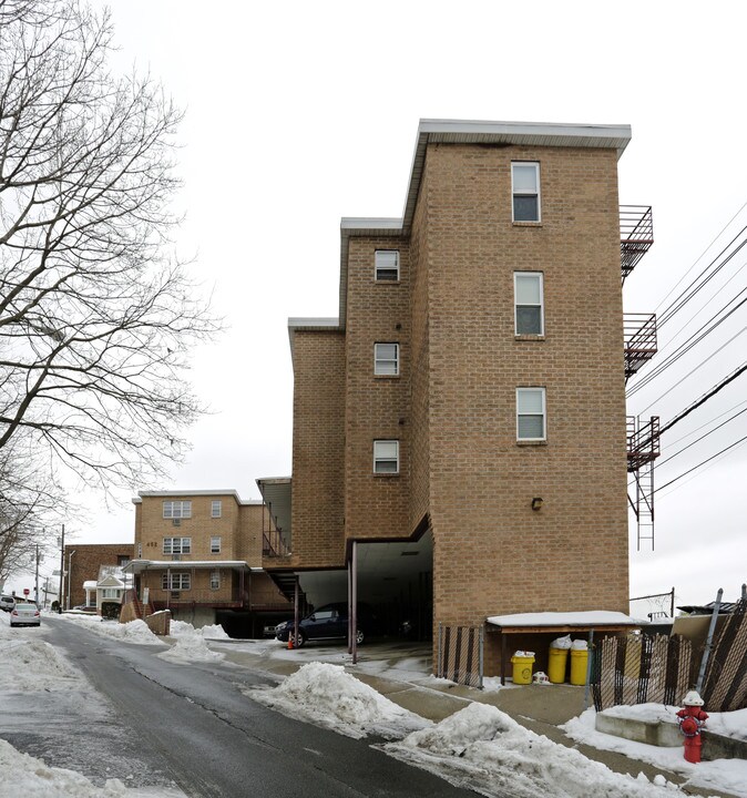 452 Harding Pl in Fairview, NJ - Foto de edificio