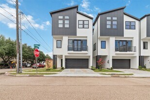 2103 Holman St in Houston, TX - Building Photo