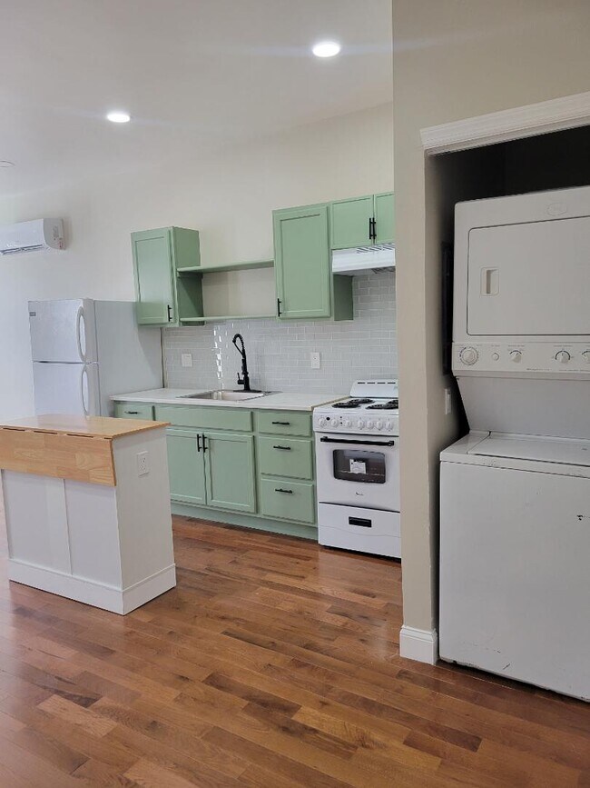 property at 3140 N Rosewood St