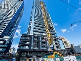 110 Broadway Ave in Toronto, ON - Building Photo