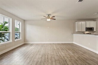 204 Emma Dr in Lewisville, TX - Building Photo - Building Photo