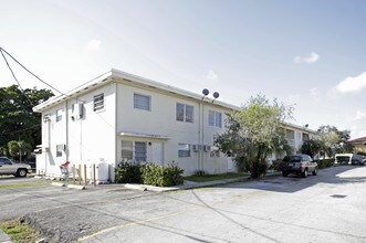 Bahama Garden Apartments in Coral Gables, FL - Building Photo - Building Photo