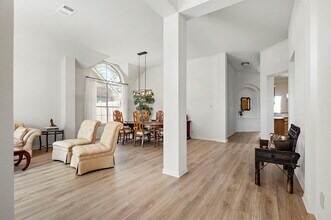 10900 Peale Ct in Austin, TX - Foto de edificio - Building Photo