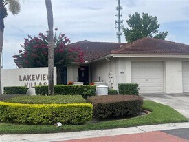 18302 Aintree Ct in Tampa, FL - Building Photo