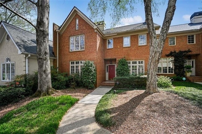 property at 11 Paces W Dr NW