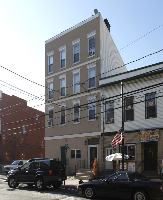 300 Monroe St in Hoboken, NJ - Building Photo - Building Photo