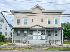 45 Ridge Ave in Bridgeport, CT - Building Photo