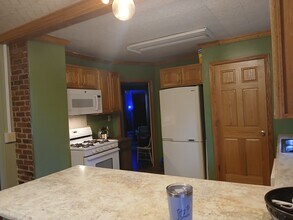 1106 W Hempstead Ave in Fairfield, IA - Building Photo - Building Photo