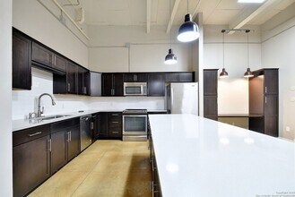 3363 E Commerce St in San Antonio, TX - Building Photo - Building Photo