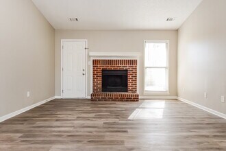 1061 Lost Ct in Hampton, GA - Building Photo - Building Photo