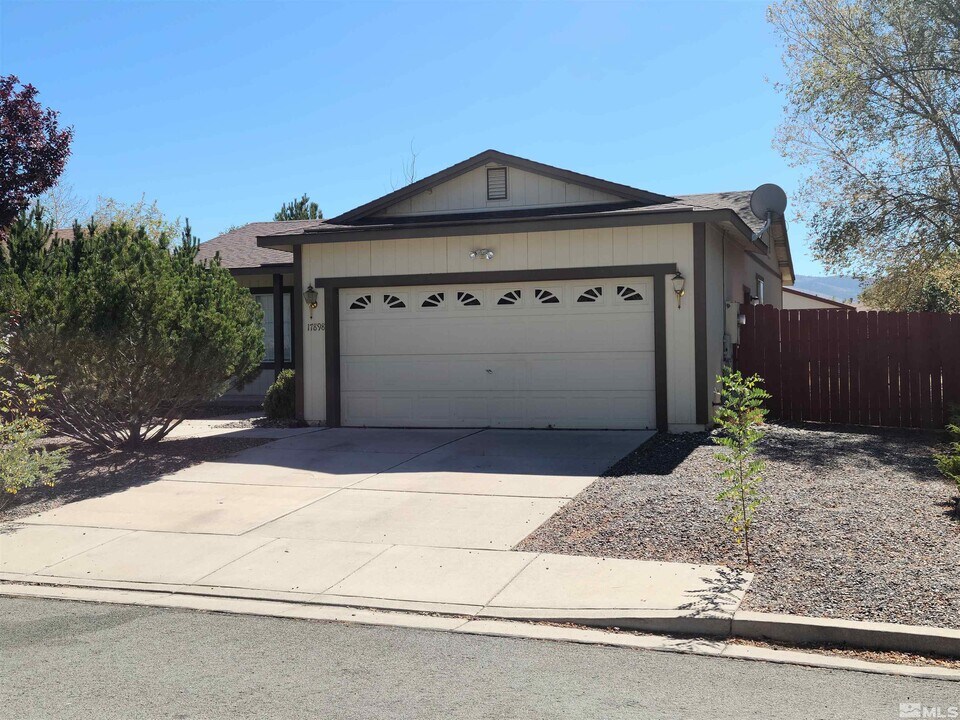 17898 Empire Ct in Reno, NV - Building Photo