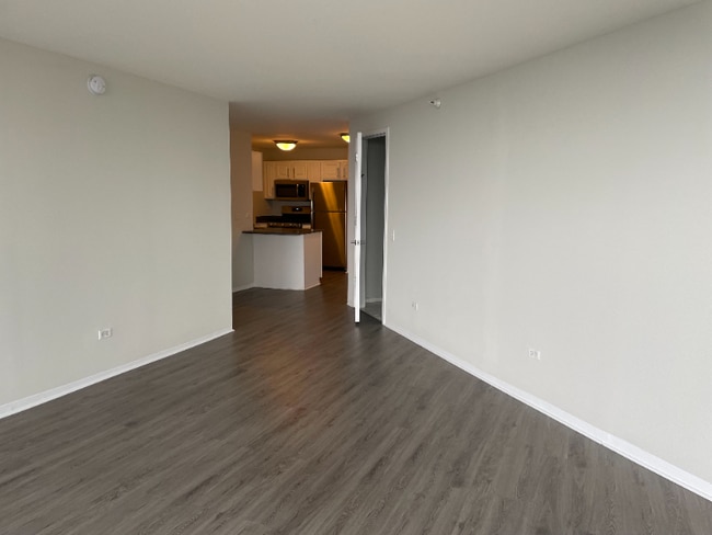 23 W Grand Ave in Chicago, IL - Building Photo - Building Photo