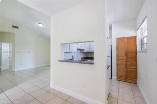 1941 NW 96th Terrace in Pembroke Pines, FL - Building Photo