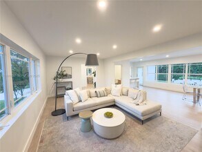 1300 NE 102nd St in Miami Shores, FL - Building Photo - Building Photo