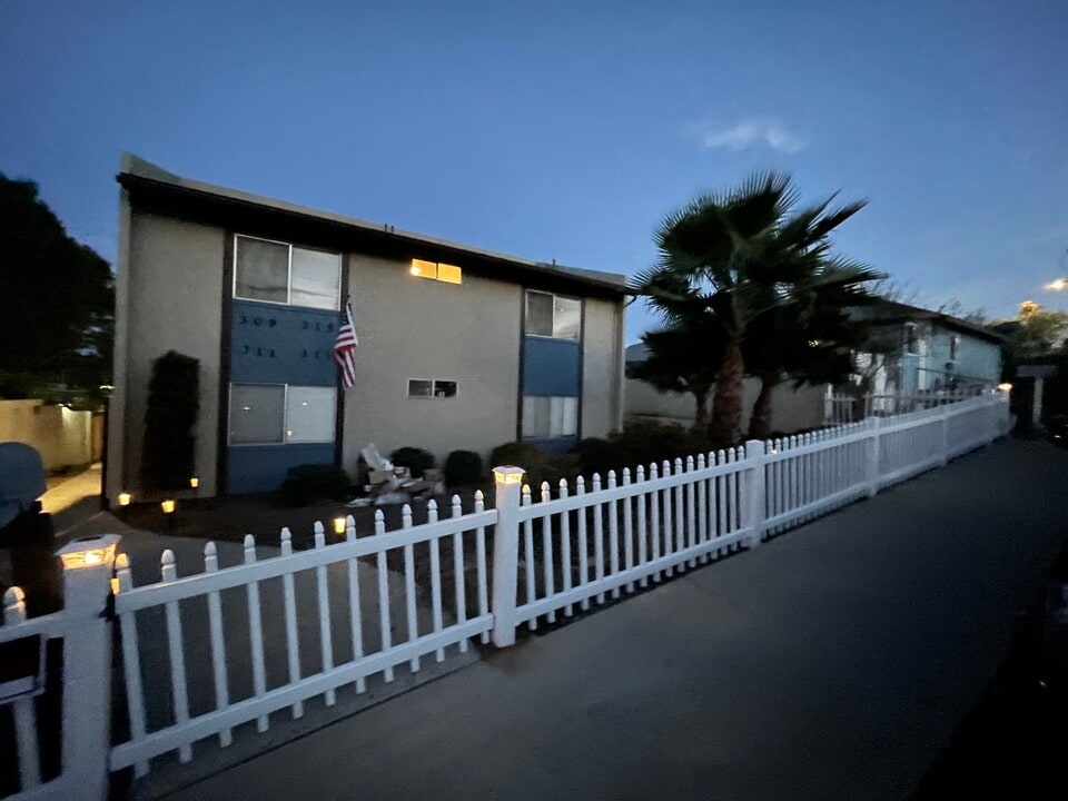 315 N Pico Ave, Unit 315 N. Pico in Fallbrook, CA - Foto de edificio