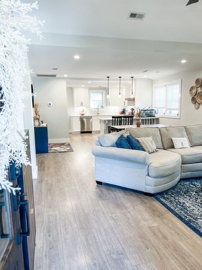 303 Woodland Shores Rd in Charleston, SC - Foto de edificio - Building Photo