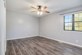 217 Stonebridge Ln in Smithville, MO - Building Photo - Building Photo