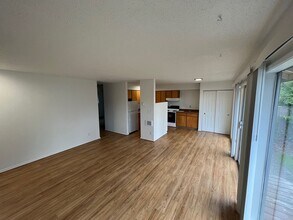 11575 SW Greenburg Rd in Portland, OR - Building Photo - Building Photo